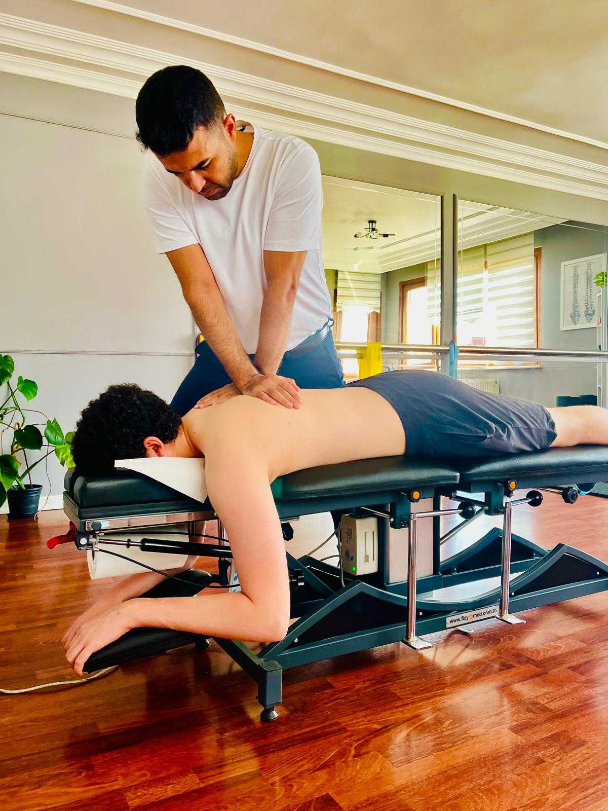 "Kayropraktik Mesleğini Sadece 'Kütleme' Sananlara: Bir Mesleğin Anatomisi"